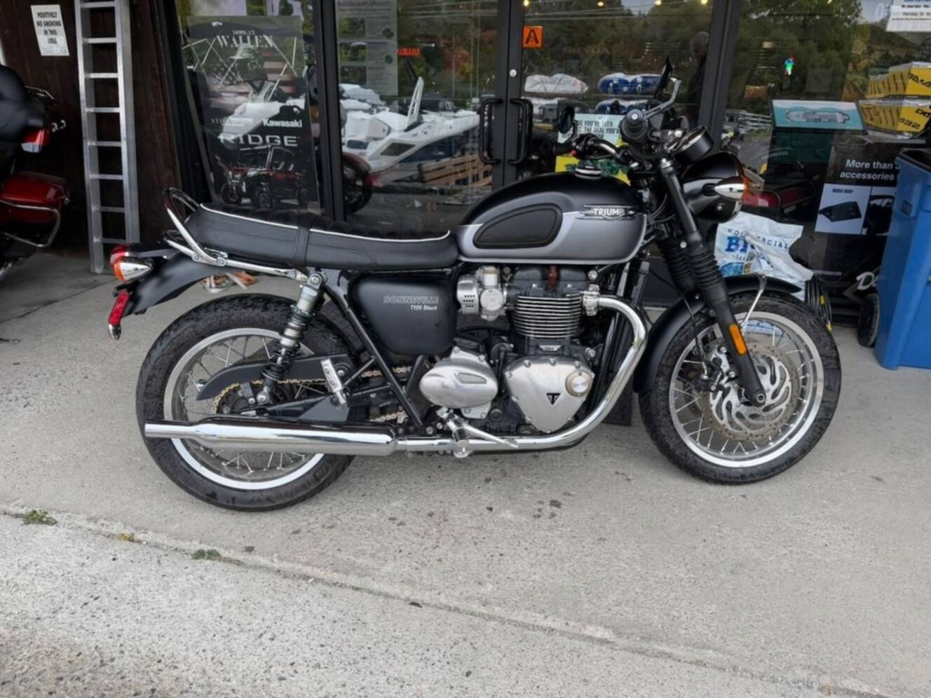A photo of this 2022 Triumph Bonneville T120 Jet Black