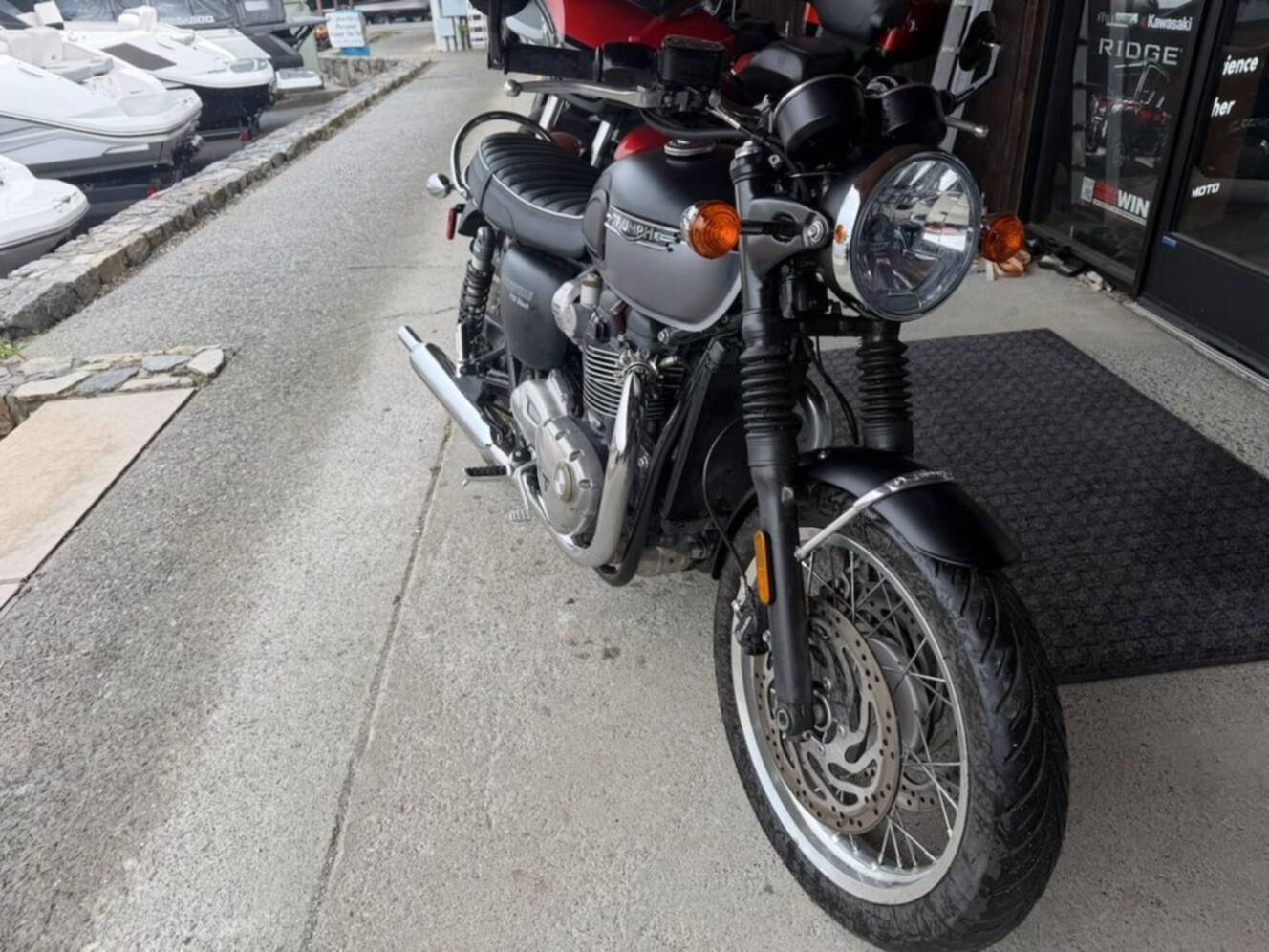 A photo of this 2022 Triumph Bonneville T120 Jet Black