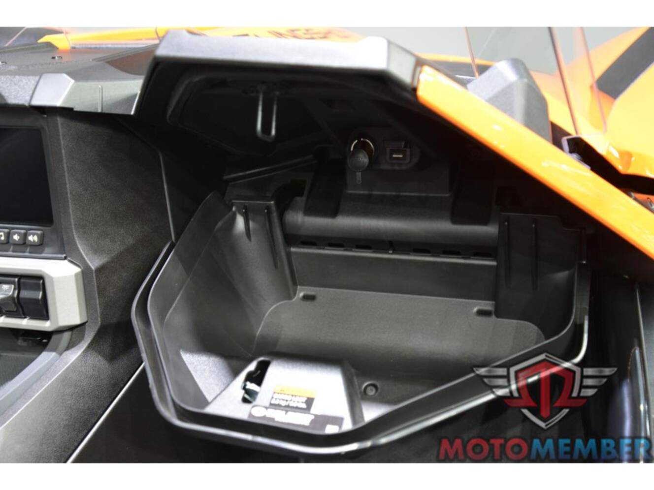 A photo of this 2026 Slingshot SL Manual