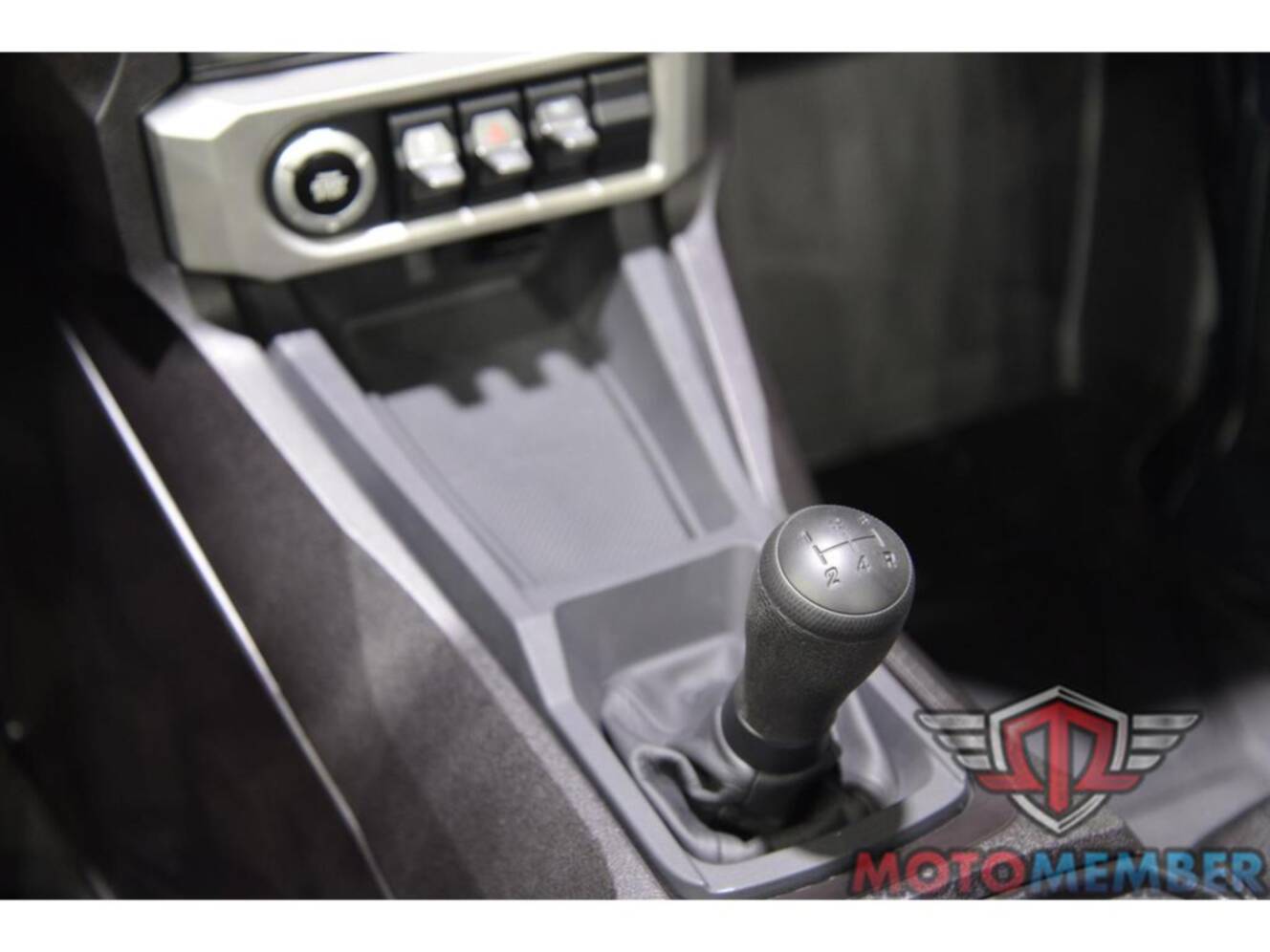 A photo of this 2026 Slingshot SL Manual
