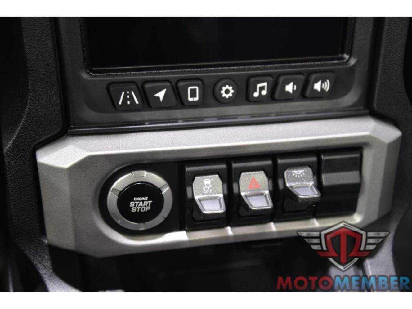 A photo of this 2026 Slingshot SL Manual