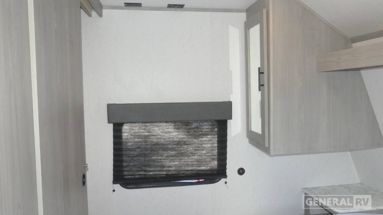 A photo of this 2023 Dutchmen COLEMAN LANTERN LT 262BH