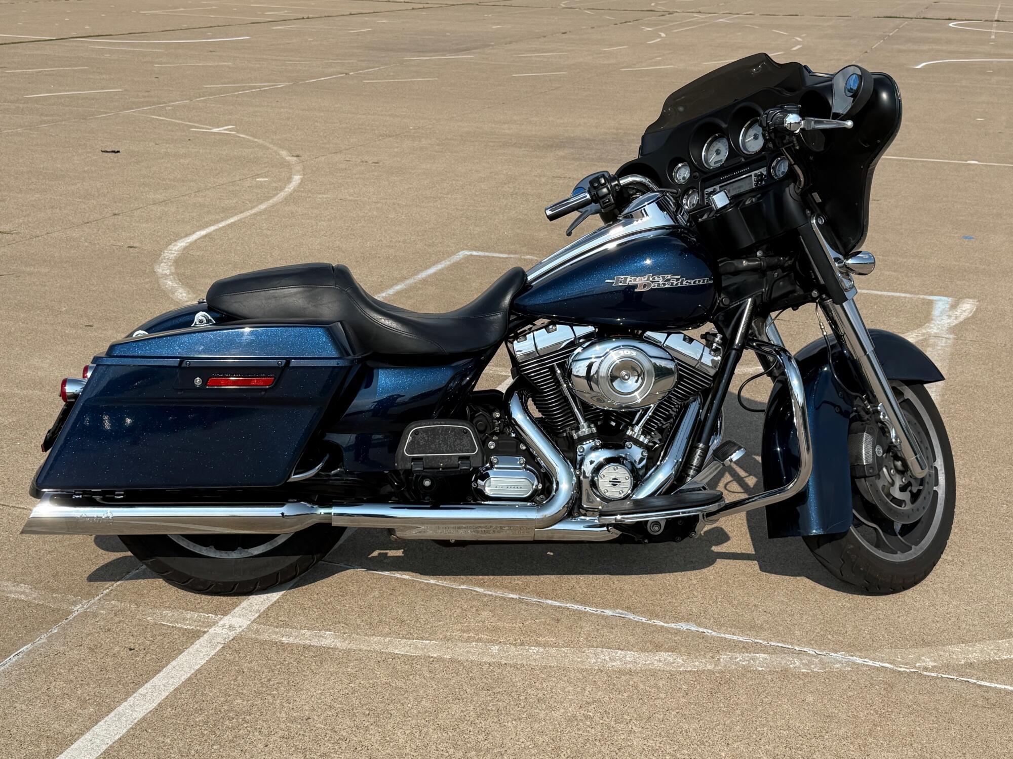 2012 Harley-Davidson Street Glide in Clinton, IA