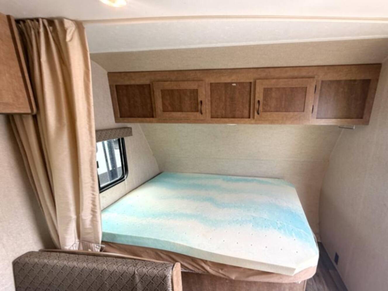 A photo of this 2017 Starcraft AR-ONE MAXX 19BHLE