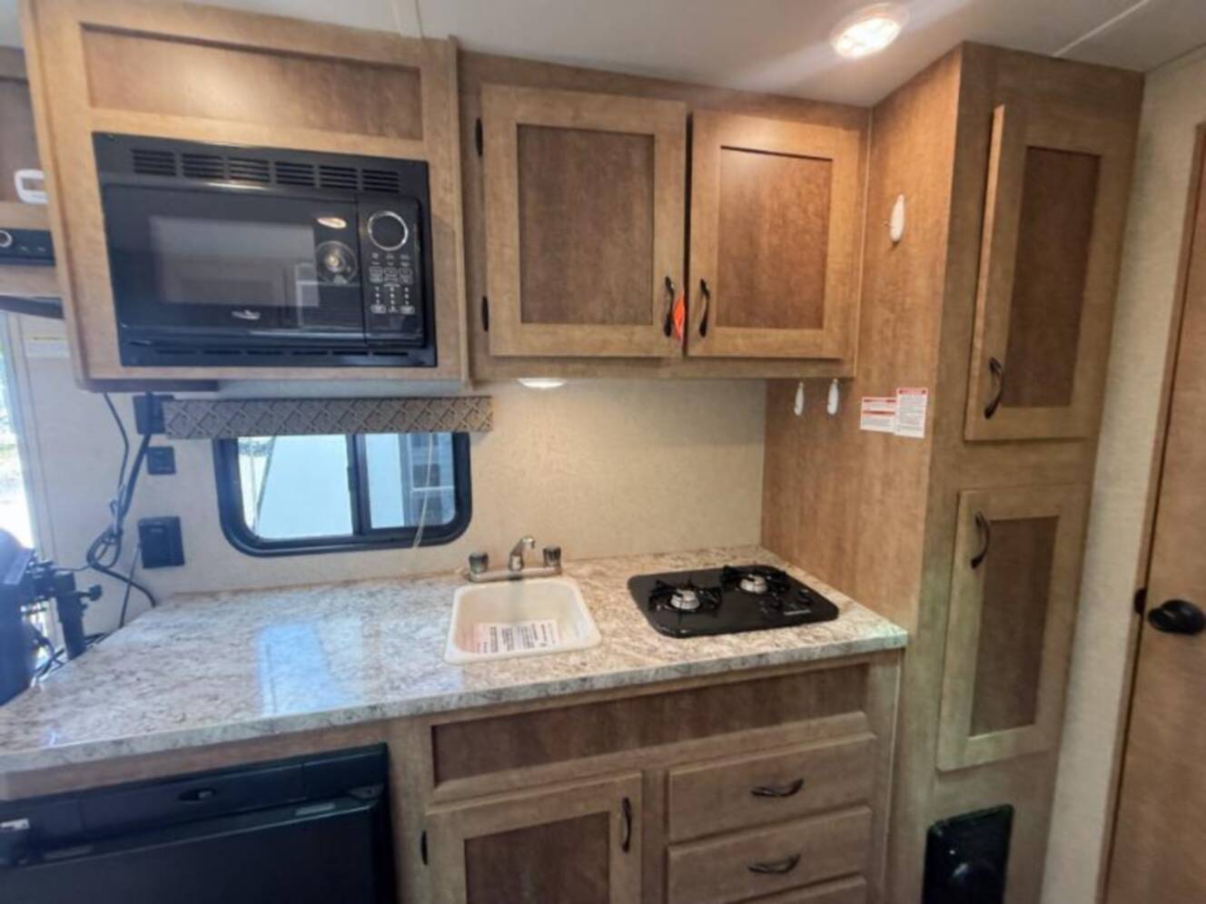 A photo of this 2017 Starcraft AR-ONE MAXX 19BHLE