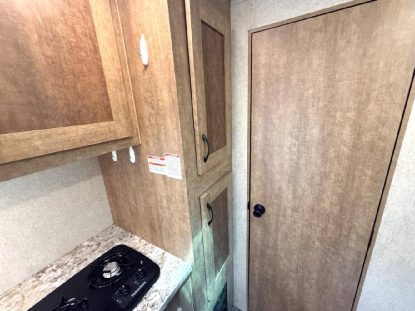A photo of this 2017 Starcraft AR-ONE MAXX 19BHLE