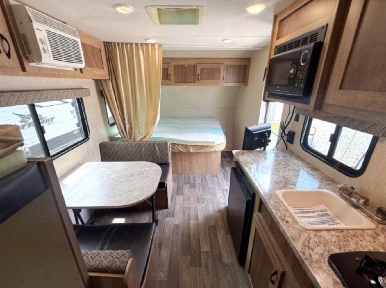 A photo of this 2017 Starcraft AR-ONE MAXX 19BHLE