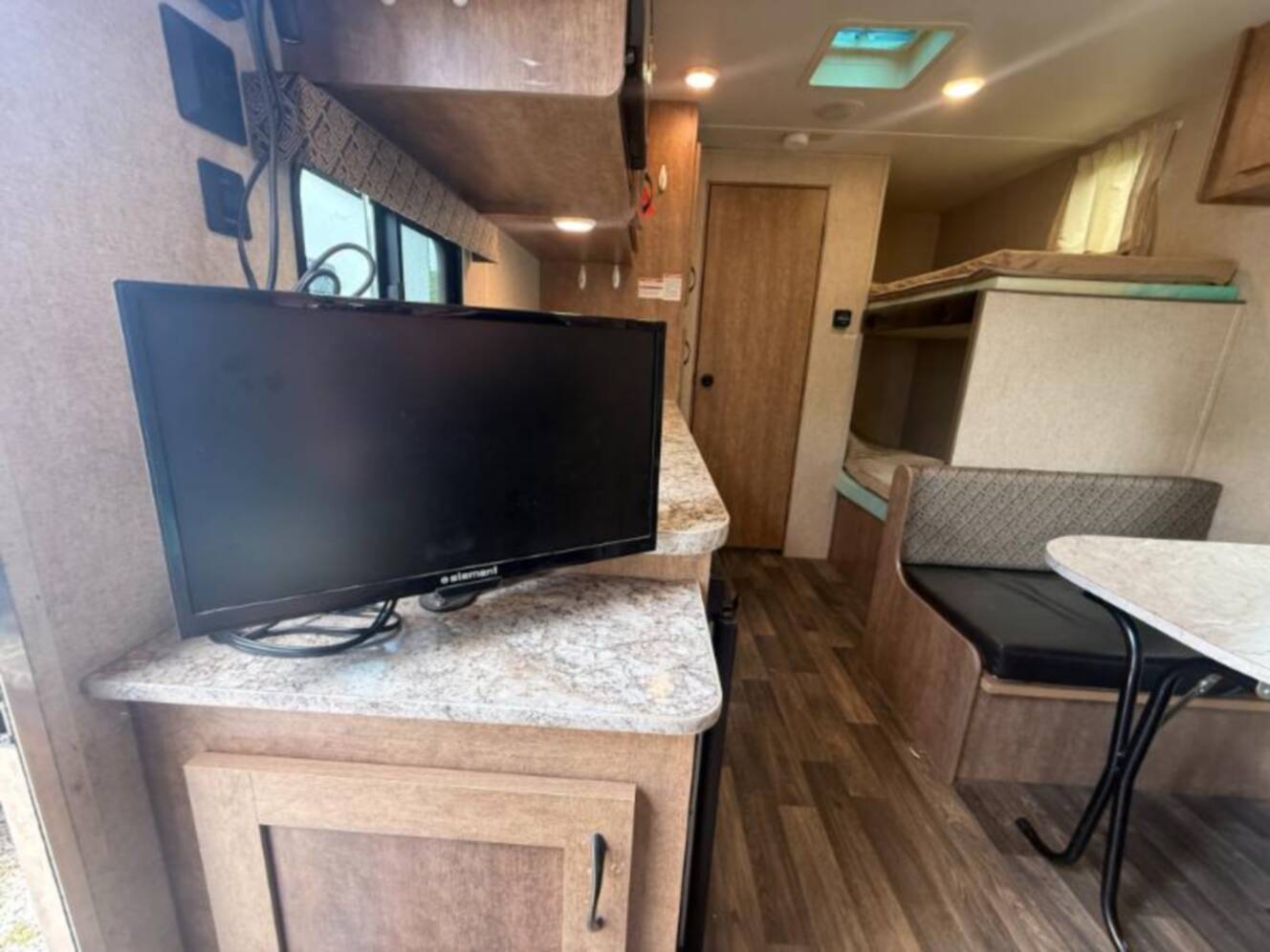 A photo of this 2017 Starcraft AR-ONE MAXX 19BHLE
