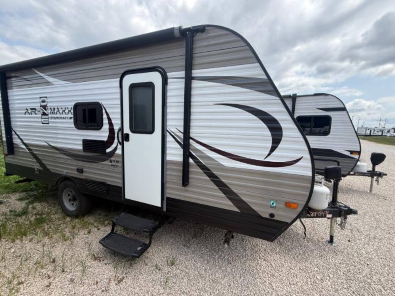 A photo of this 2017 Starcraft AR-ONE MAXX 19BHLE