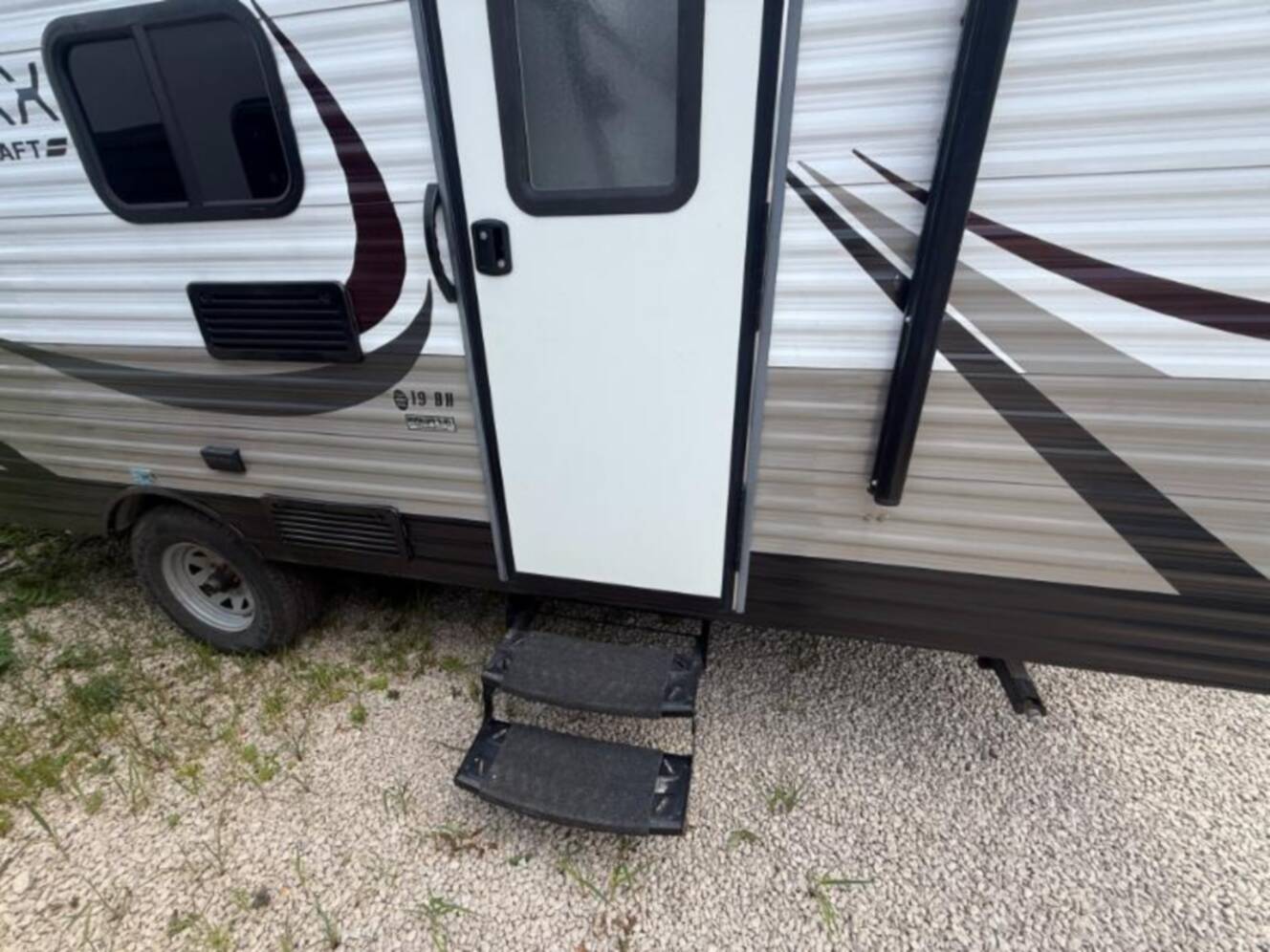 A photo of this 2017 Starcraft AR-ONE MAXX 19BHLE