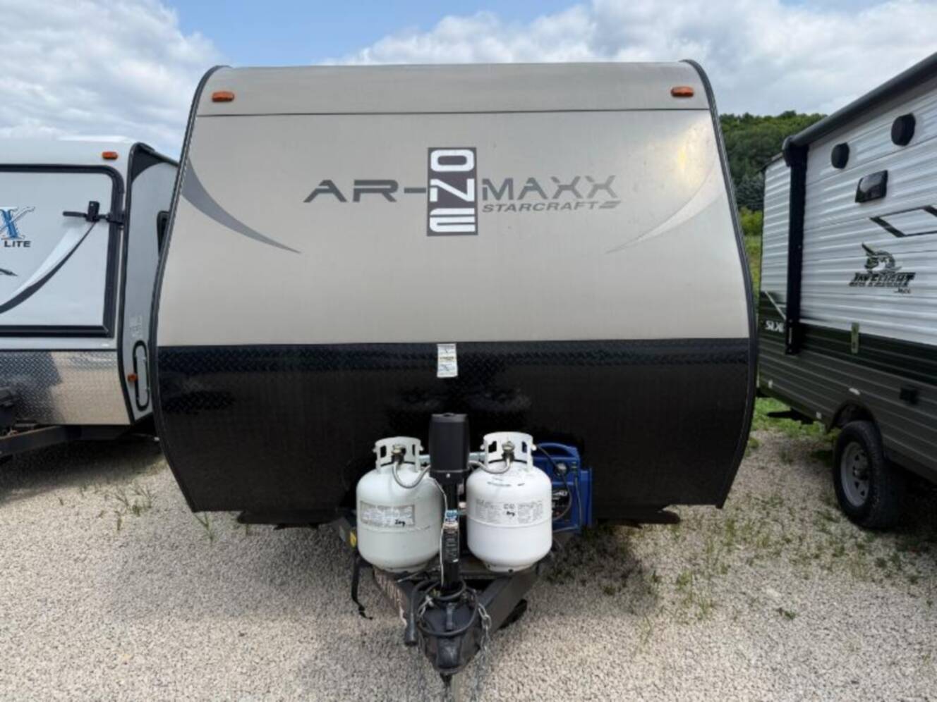 A photo of this 2017 Starcraft AR-ONE MAXX 19BHLE