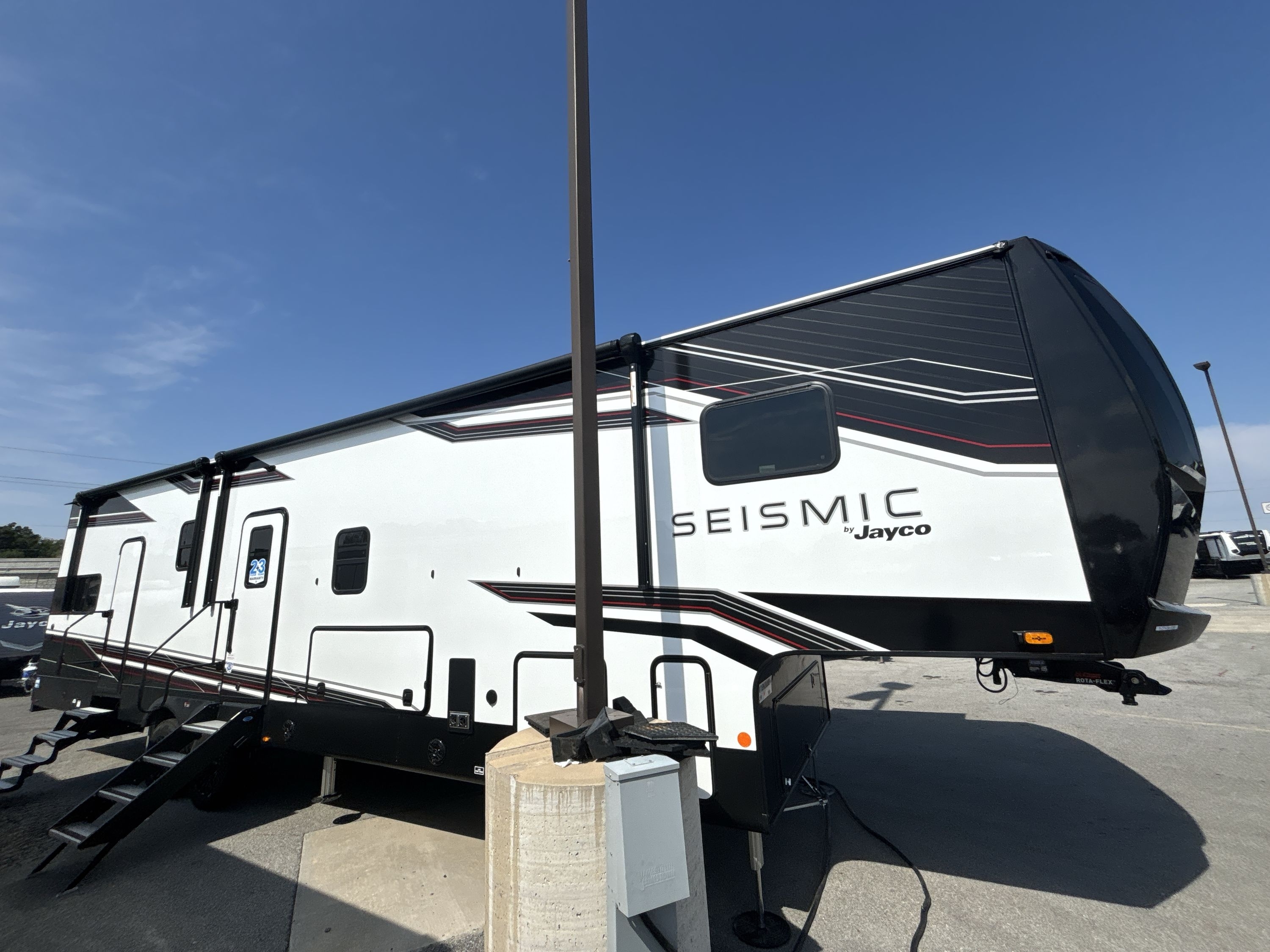New 2027 Jayco Seismic 359 For Sale in Sherman, TX - 5042327162