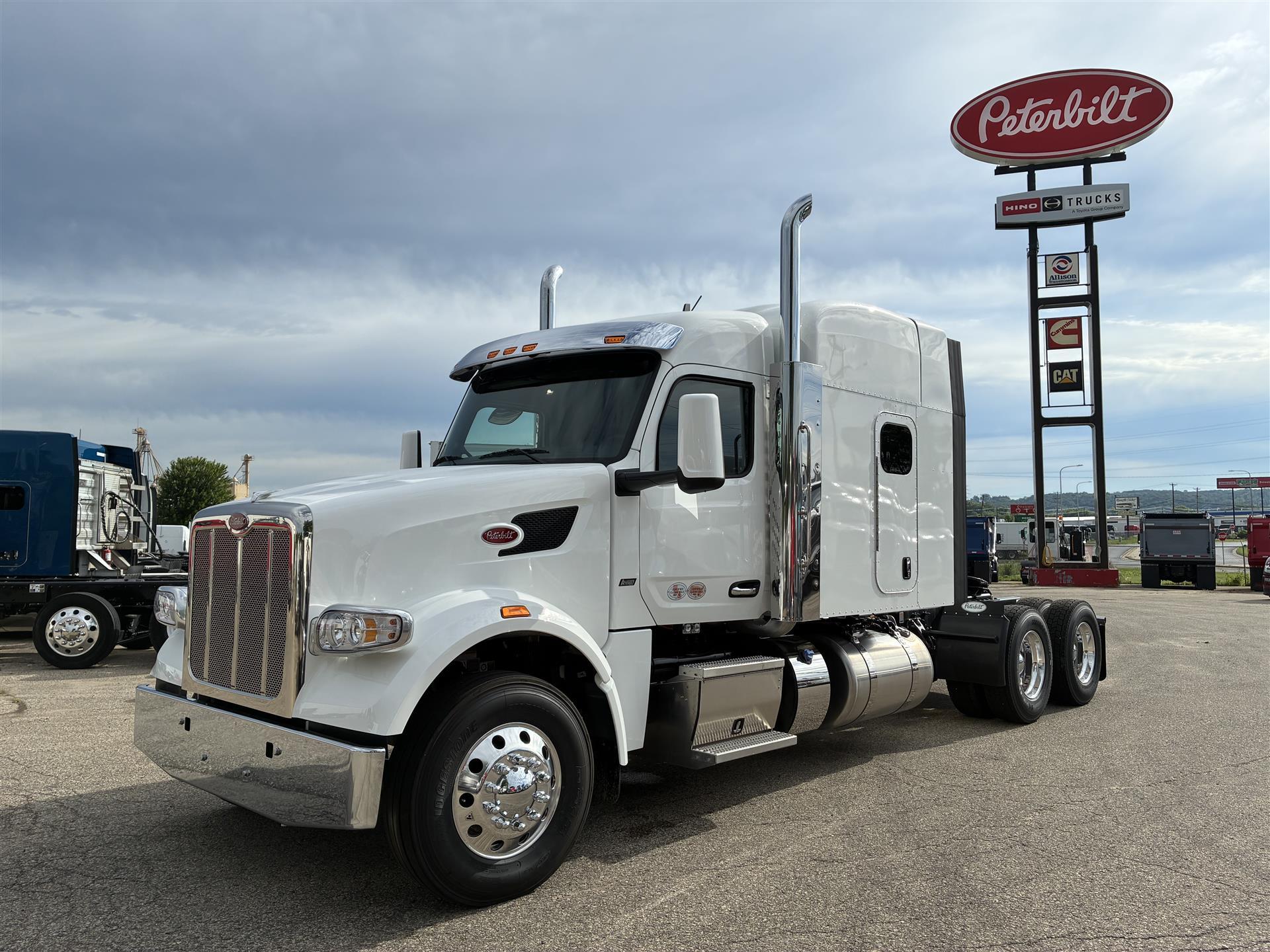 2027 PETERBILT 567 in South Saint Paul, MN