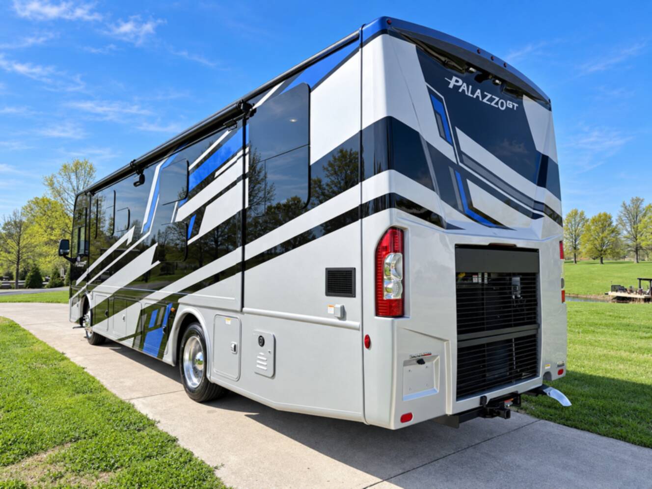 A photo of this 2026 Thor Motor Coach Palazzo 33.5