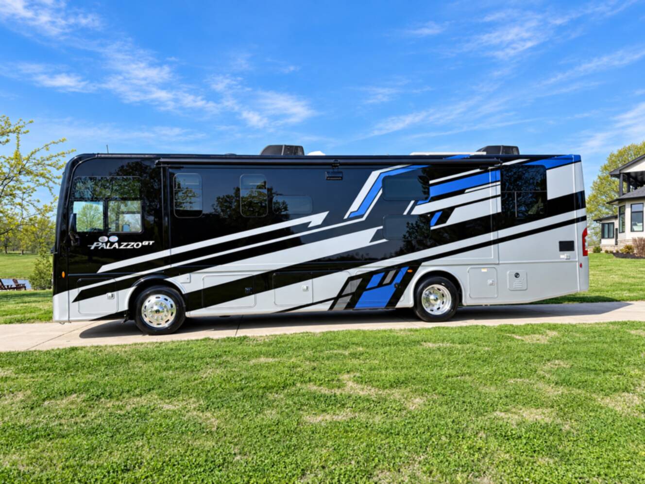 A photo of this 2026 Thor Motor Coach Palazzo 33.5