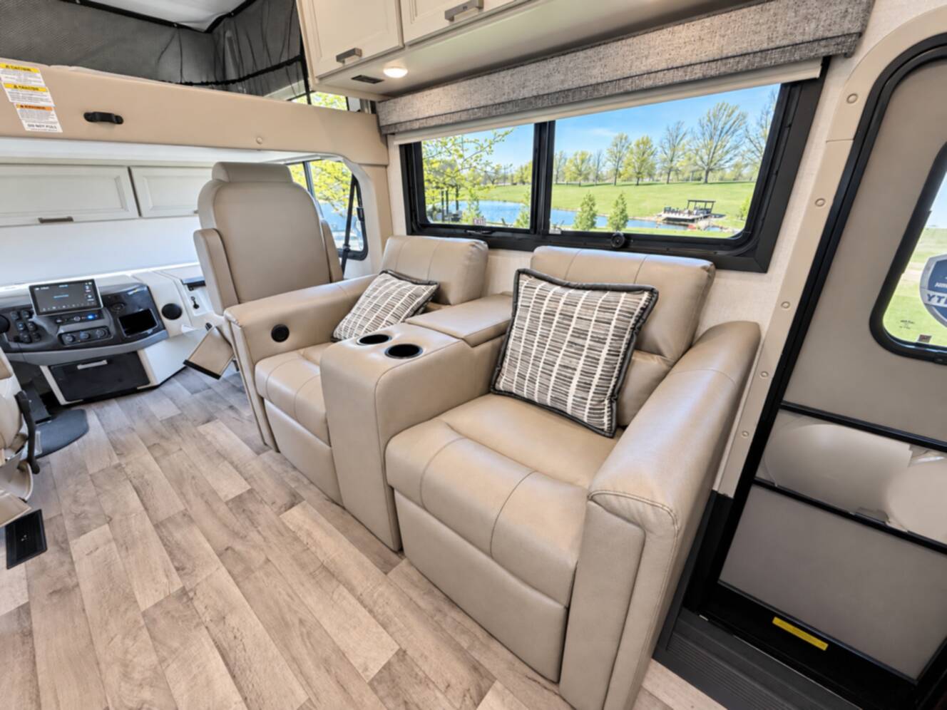 A photo of this 2026 Thor Motor Coach Palazzo 33.5