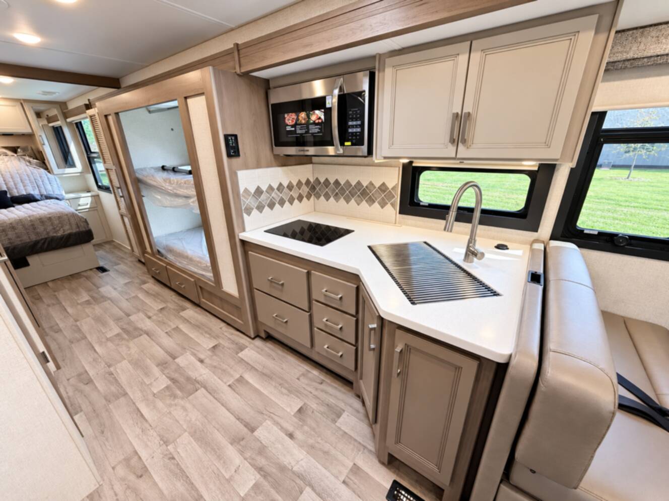A photo of this 2026 Thor Motor Coach Palazzo 33.5
