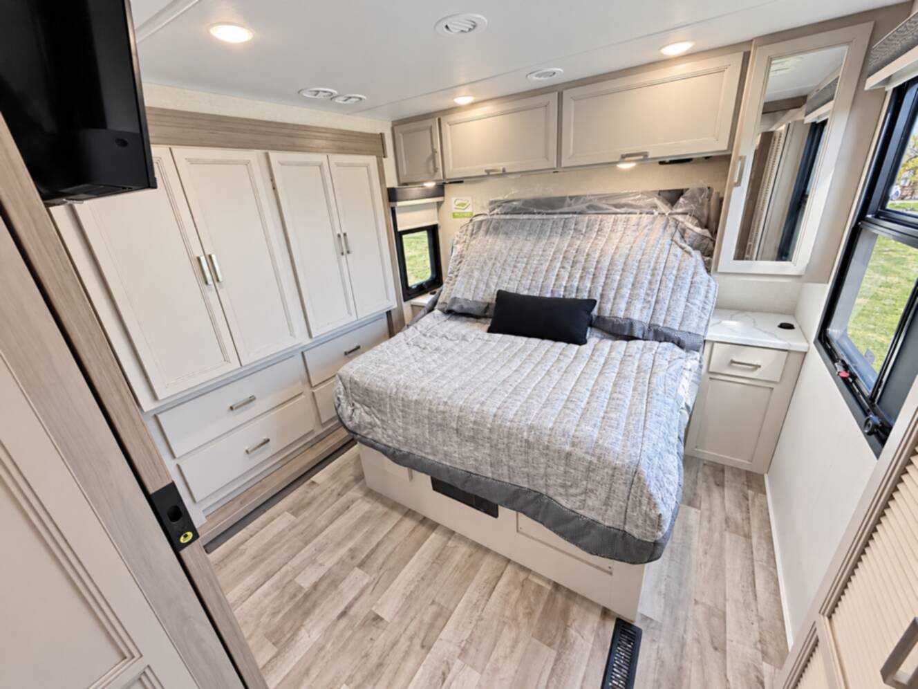 A photo of this 2026 Thor Motor Coach Palazzo 33.5