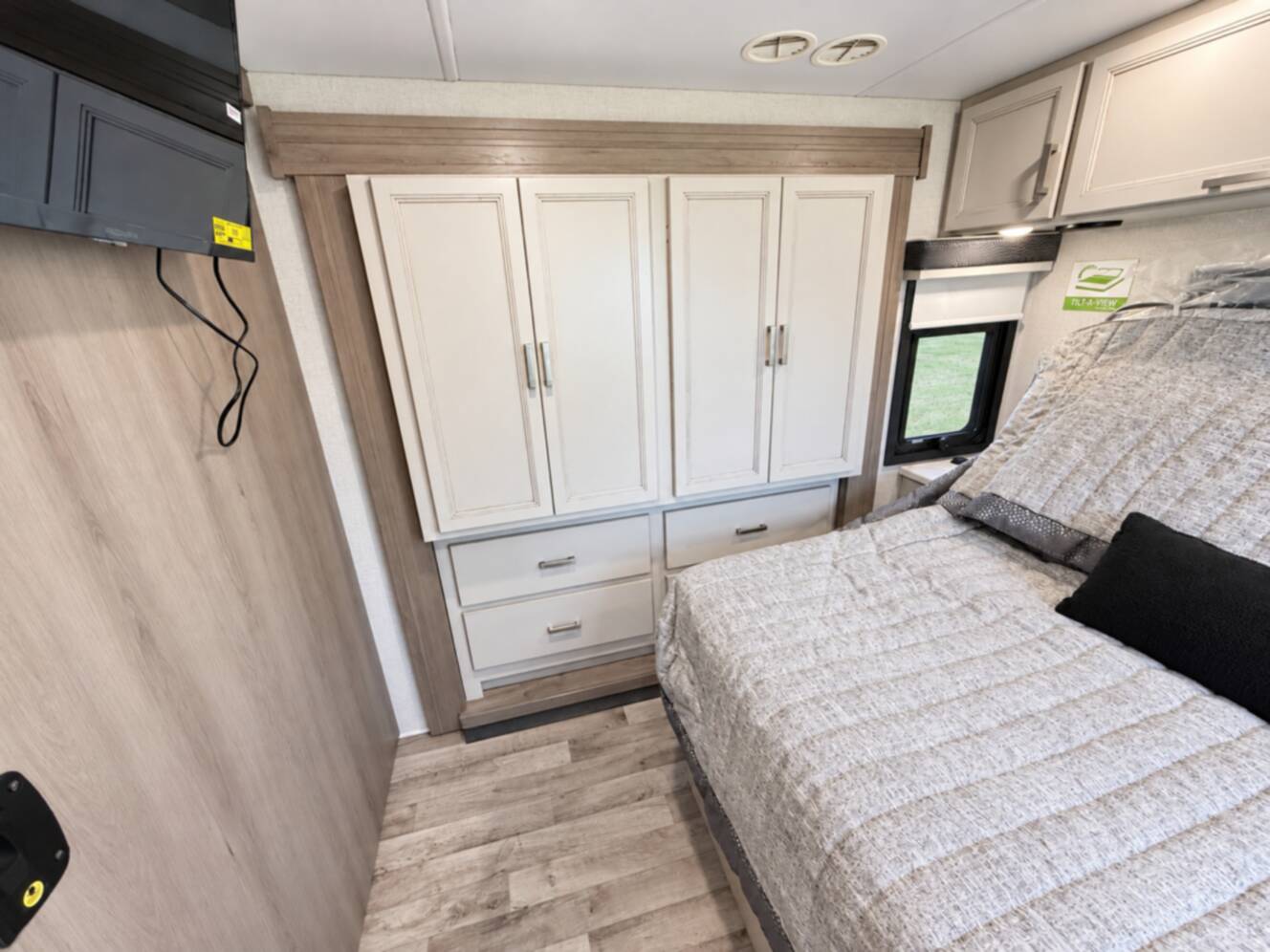 A photo of this 2026 Thor Motor Coach Palazzo 33.5