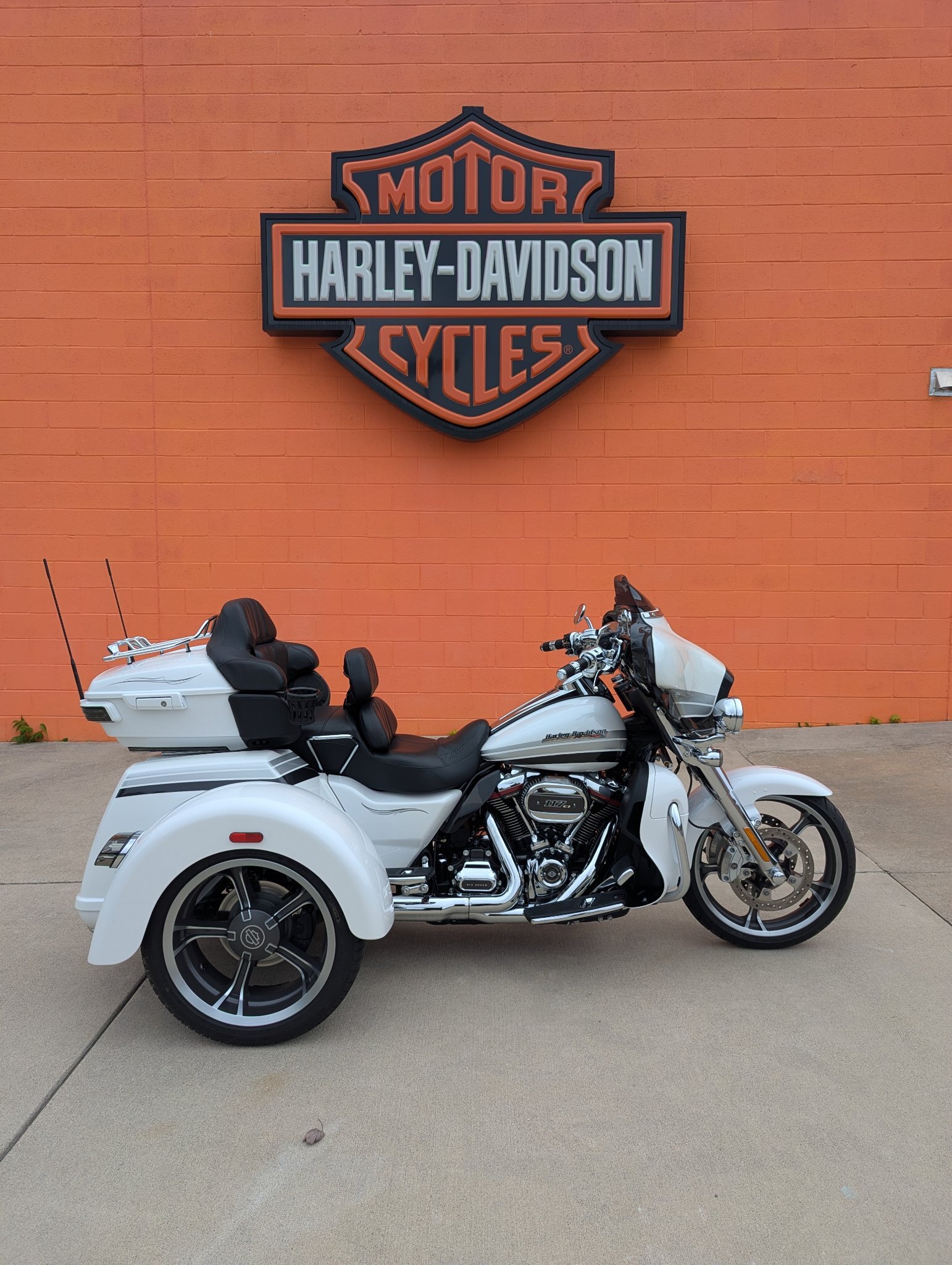 2020 Harley-Davidson CVO™ Tri Glide® CVO in Fredericksburg, VA
