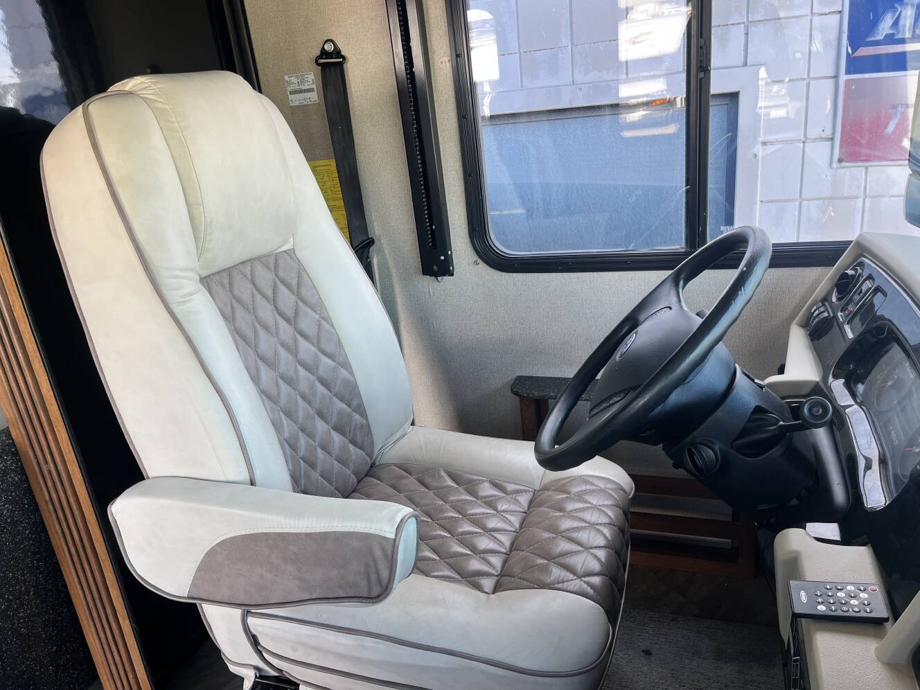A photo of this 2017 Fleetwood Storm 32A