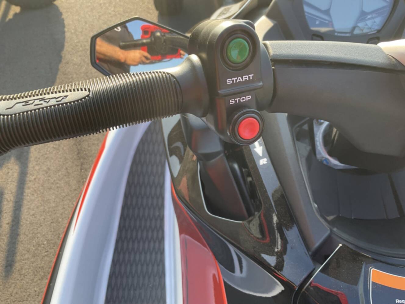 A photo of this 2025 Kawasaki JET SKI STX 160X