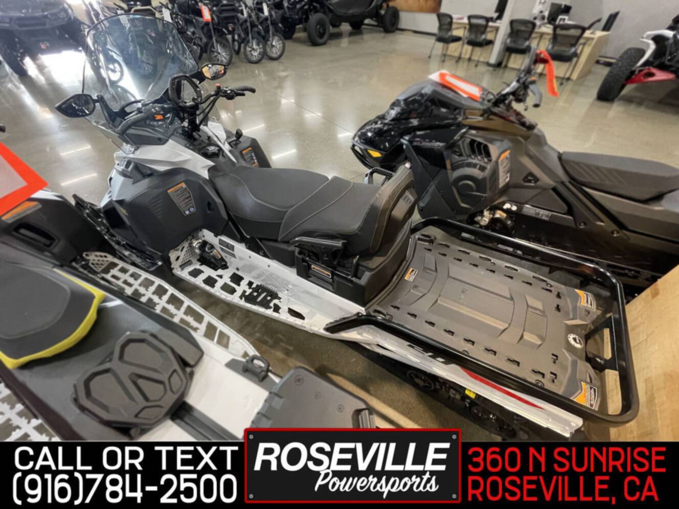 A photo of this 2025 Ski-Doo Skandic LE 900 ACE 20 Silent Cobra WT 1.5_Grey 900 ACE 