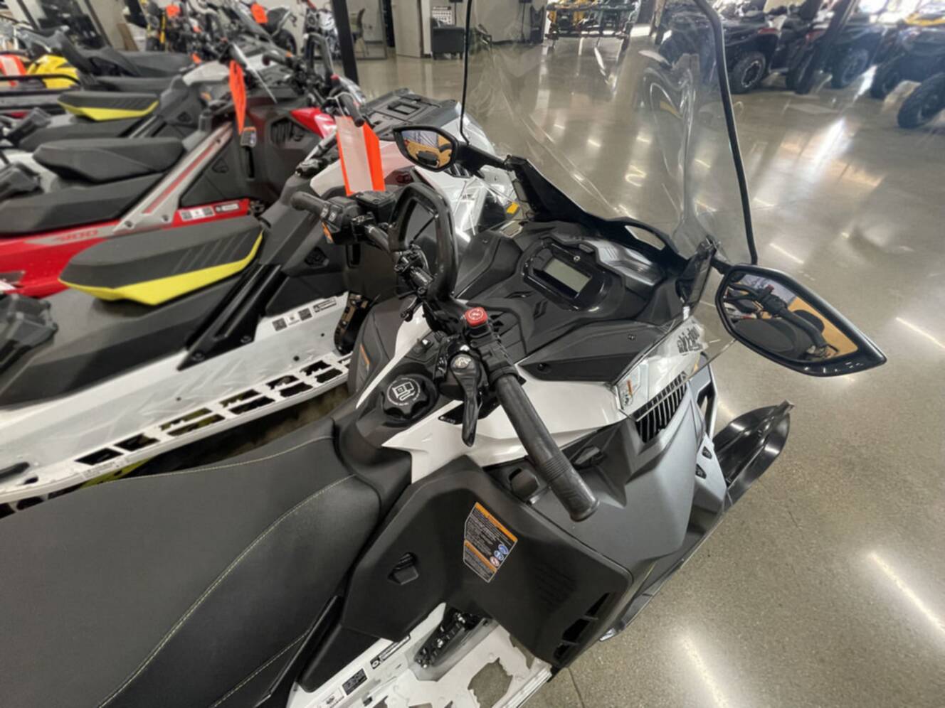 A photo of this 2025 Ski-Doo Skandic LE 900 ACE 20 Silent Cobra WT 1.5_Grey 900 ACE 