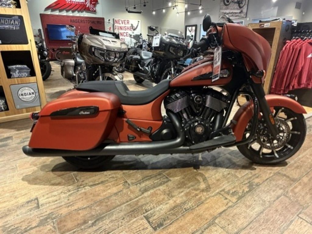 2021 Indian Motorcycle® Chieftain® Dark Horse® Icon Burnt Orange Metallic Smo DARK HORSE in Hagerstown, MD