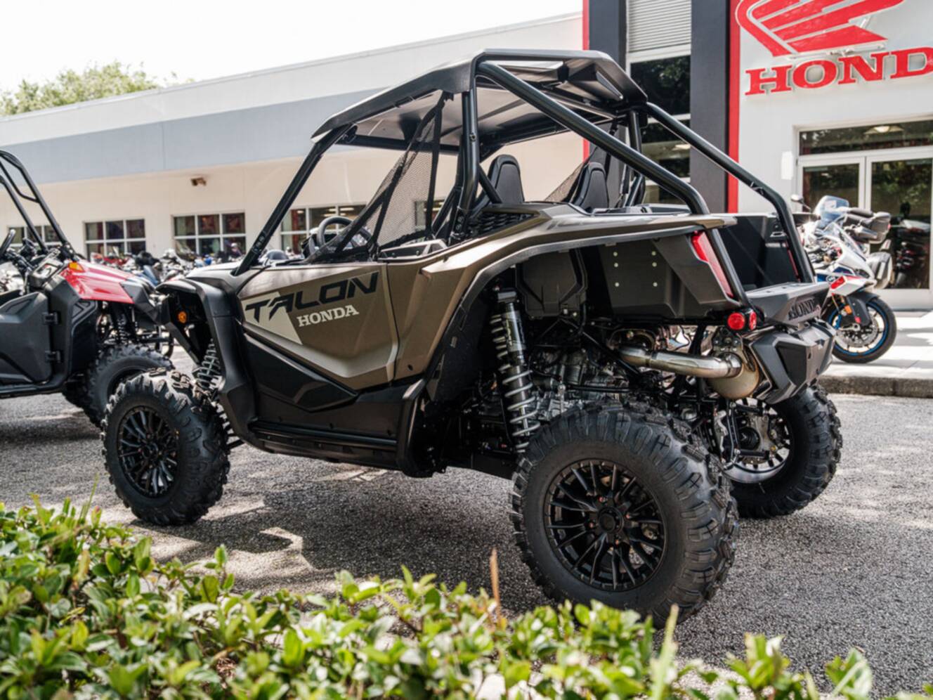 A photo of this 2026 Honda® Talon 1000X FOX Live Valve
