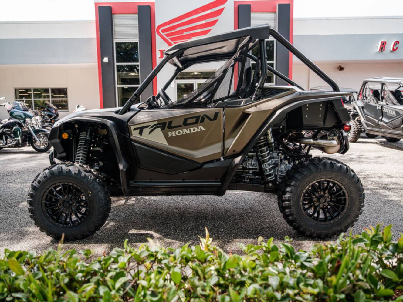 A photo of this 2026 Honda® Talon 1000X FOX Live Valve