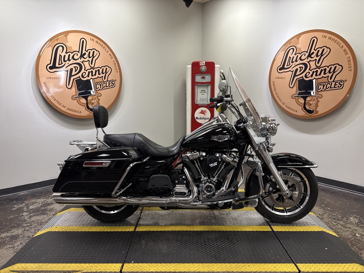 2017 Harley-Davidson ROAD KING in Bedford, TX