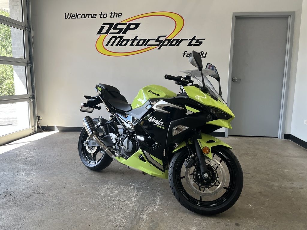 2026 Kawasaki Ninja® 500 ABS Metallic Yellowish Green/Ebony ABS in Barrington, IL