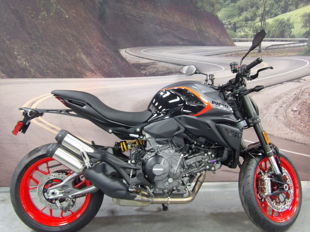 2027 Ducati Monster + Sport Livery 896+ in Goleta, CA