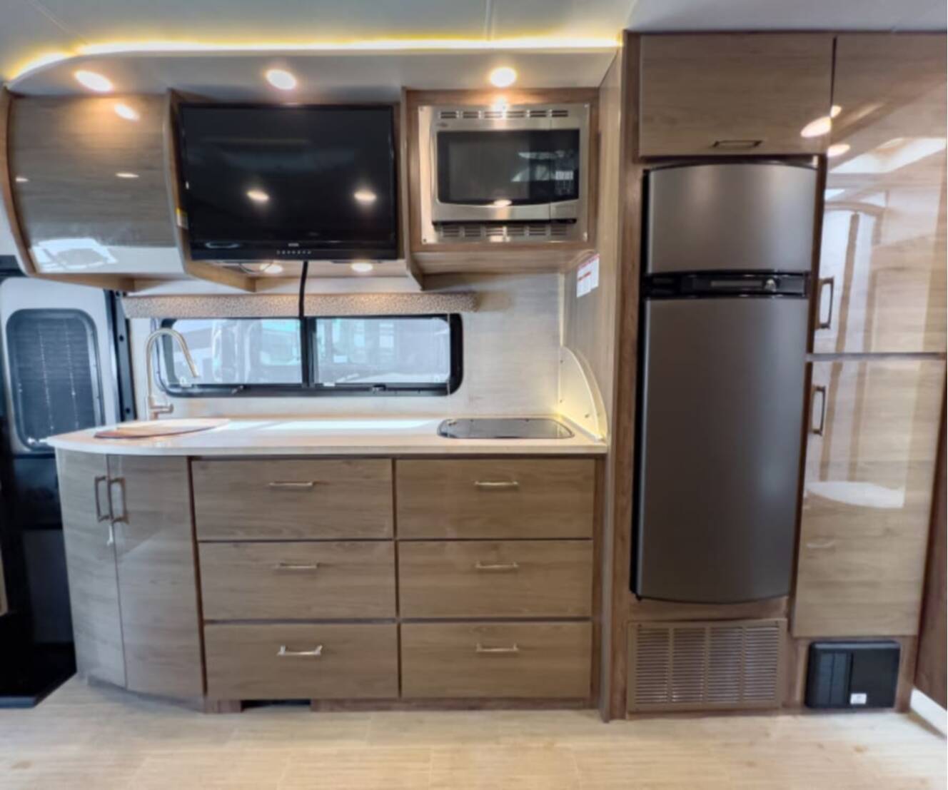 A photo of this 2021 Jayco MELBOURNE PRESTIGE 24RP