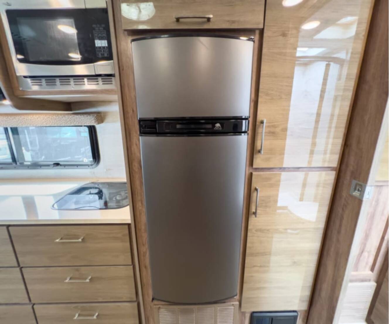 A photo of this 2021 Jayco MELBOURNE PRESTIGE 24RP