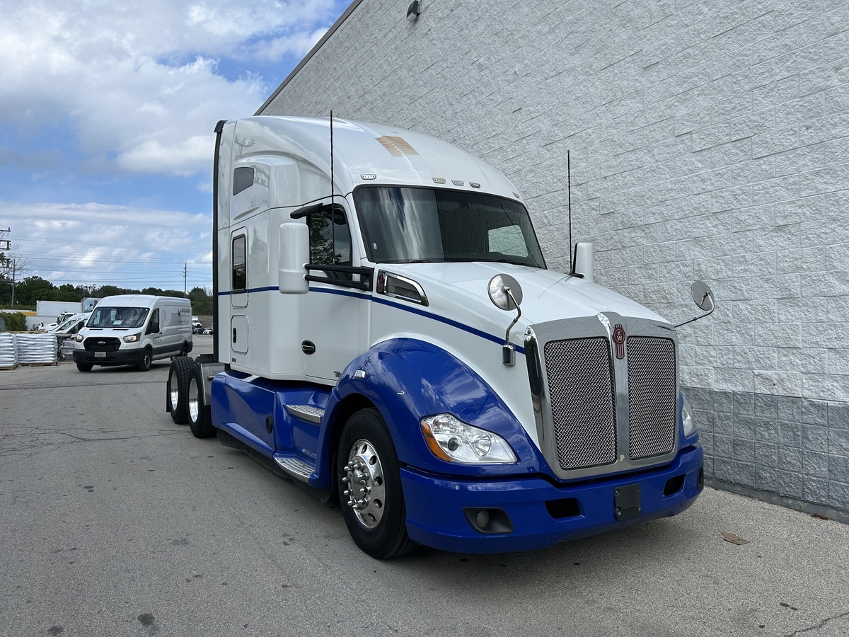 2021 KENWORTH T680 in Milwaukee, WI