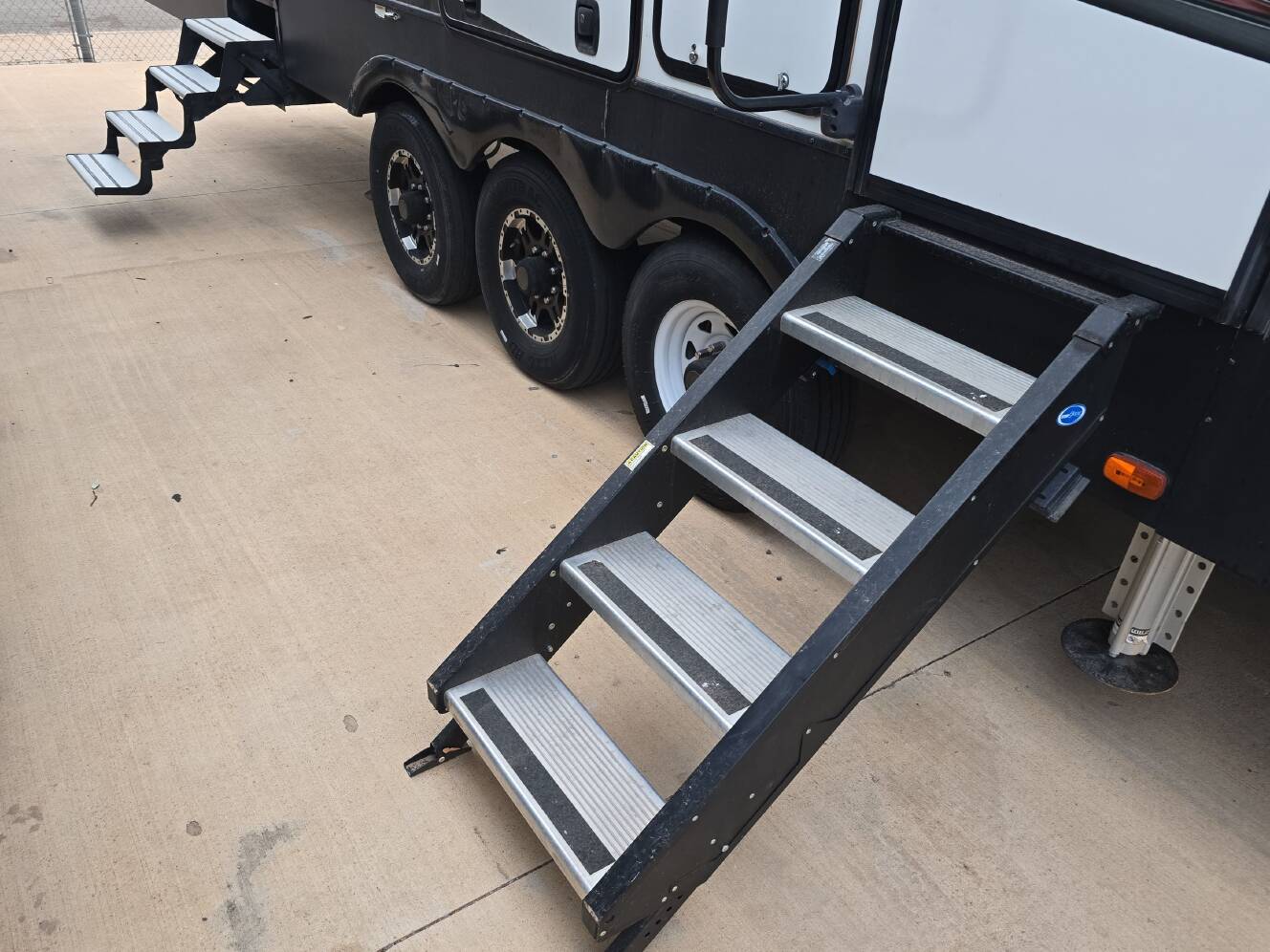 A photo of this 2021 Heartland ROAD WARRIOR 414RW