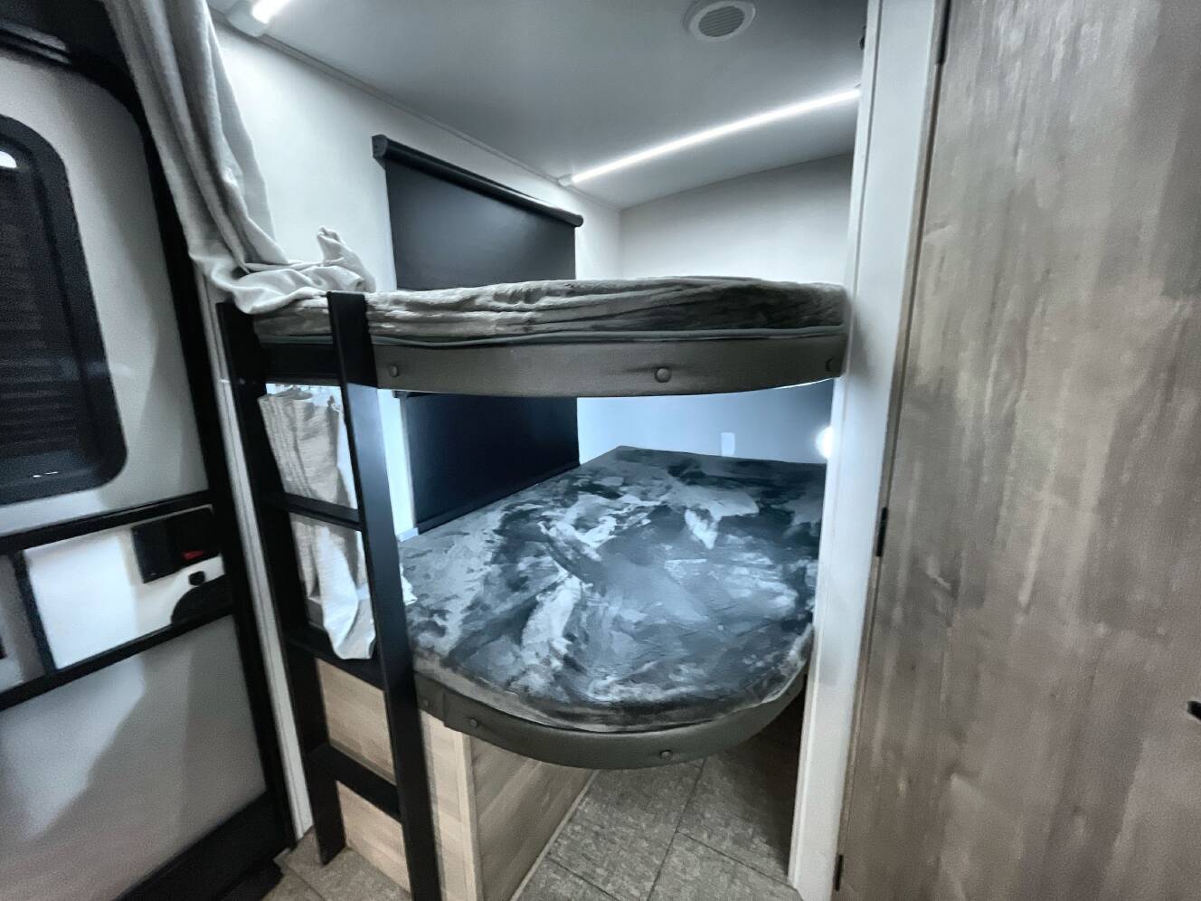 A photo of this 2025 Grand Design IMAGINE 2800BH