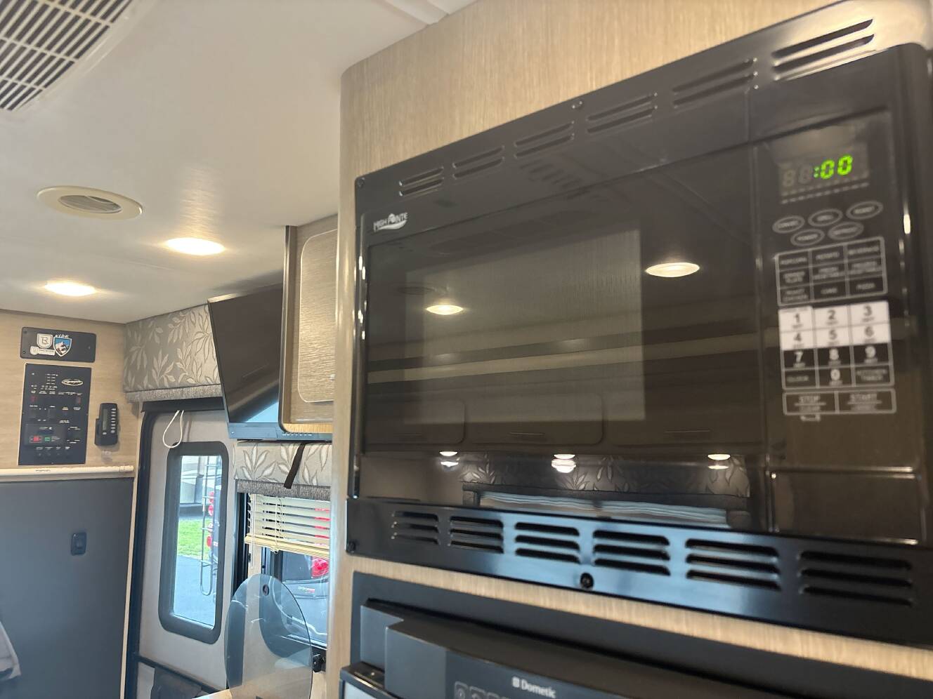 A photo of this 2016 Renegade Rv VILLAGIO 25RBS