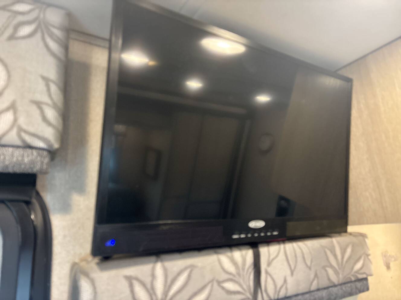 A photo of this 2016 Renegade Rv VILLAGIO 25RBS