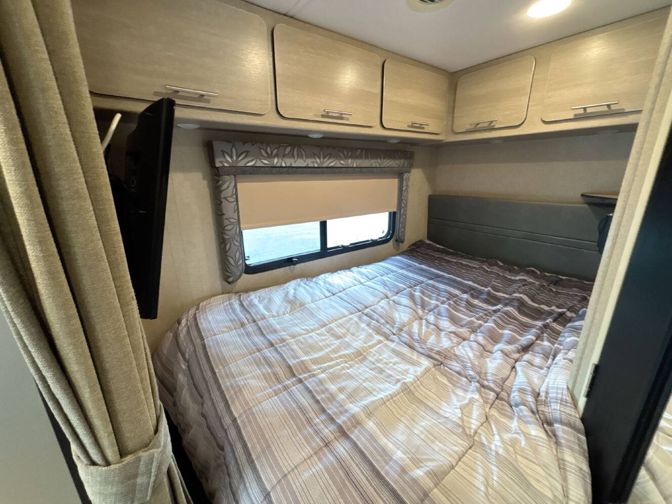 A photo of this 2016 Renegade Rv VILLAGIO 25RBS