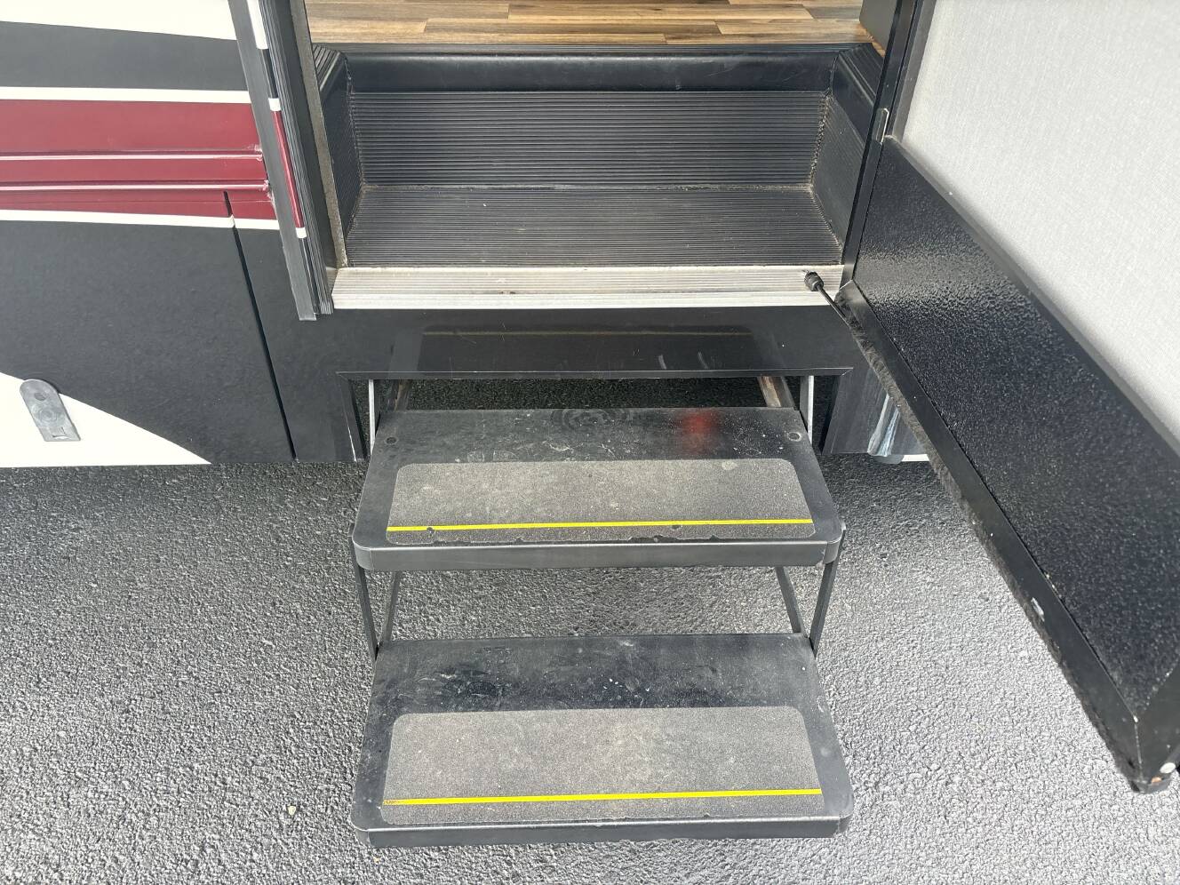 A photo of this 2016 Renegade Rv VILLAGIO 25RBS