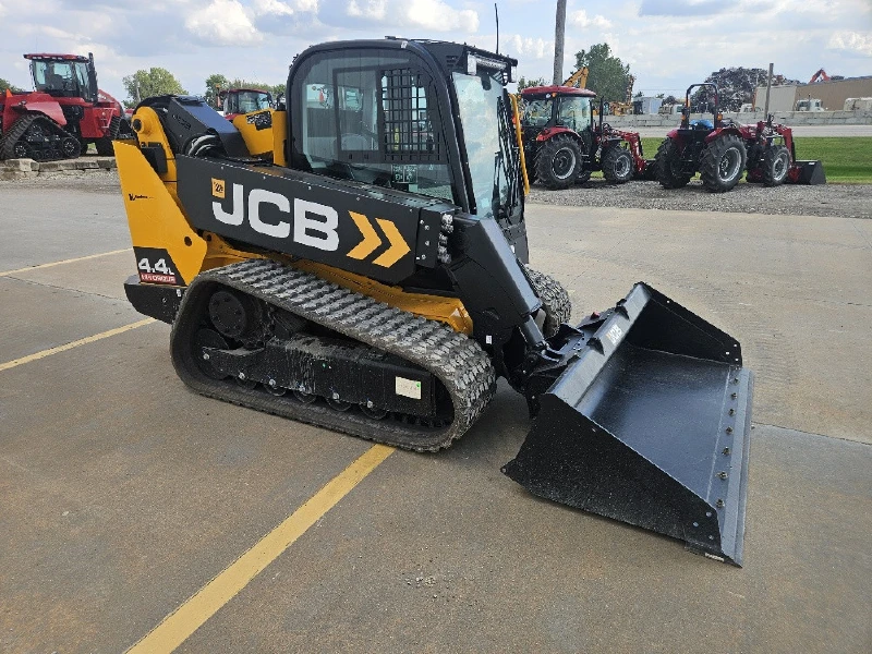 2026 JCB 4TS-8T