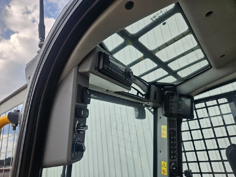 2026 JCB 4TS-8T