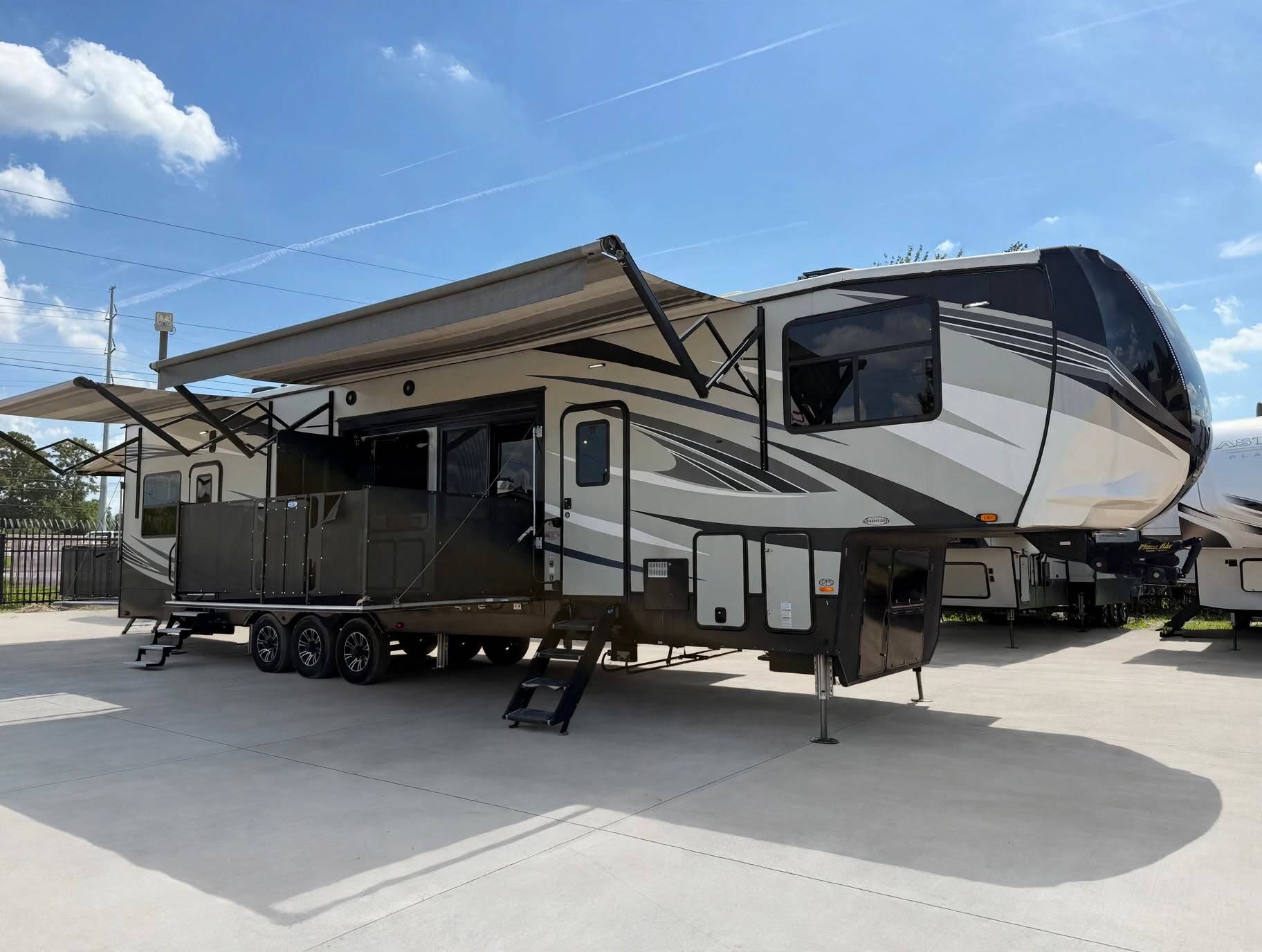 Used 2021 Heartland Cyclone 4270 For Sale in Porter, TX