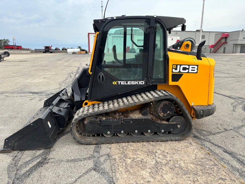 2022 JCB 3TS-8T AG