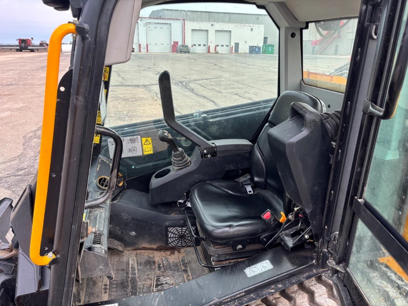2022 JCB 3TS-8T AG