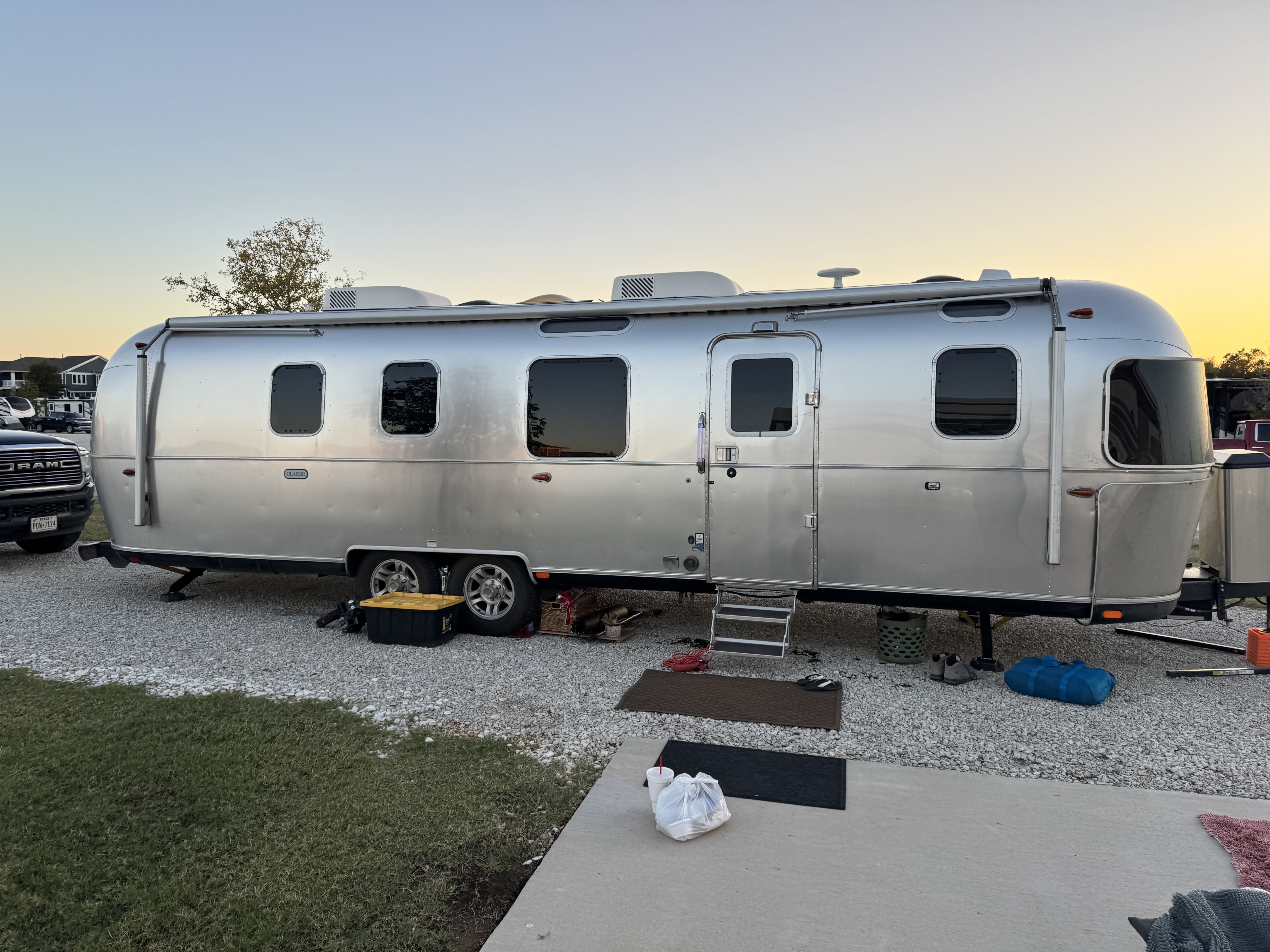 2023 Airstream CLASSIC 33FB RV