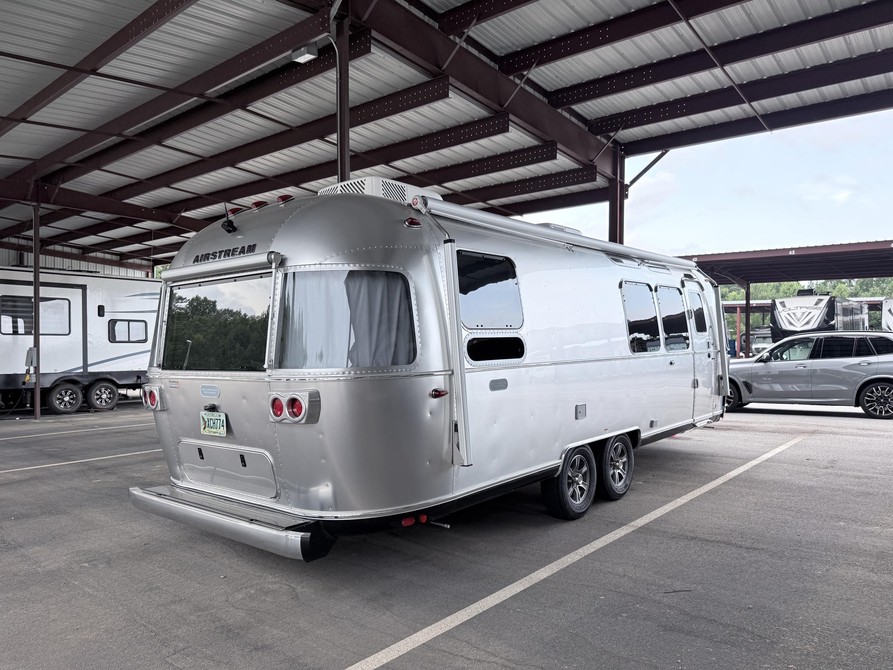 2023 Airstream POTTERY BARN SPECIAL EDITION 28RBQ in braselton GA